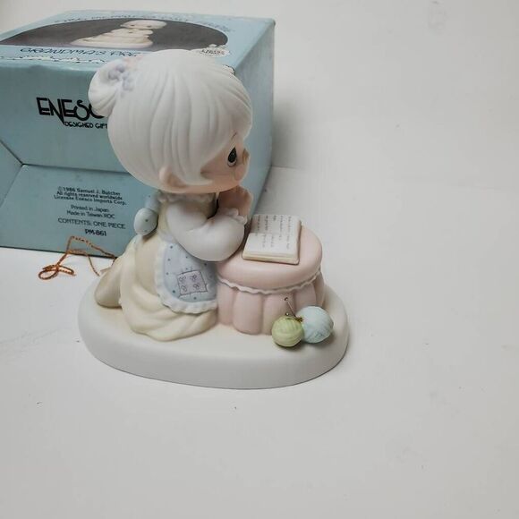Precious Moments Grandma's Prayer, 1986 Members Only figurine Olive Branch - Picture 5 of 8